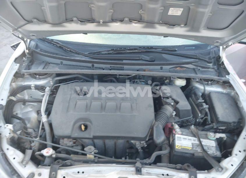 Photo 10 of 2018 Toyota Corolla LE (VIN 5YFBURHE5JP827470)