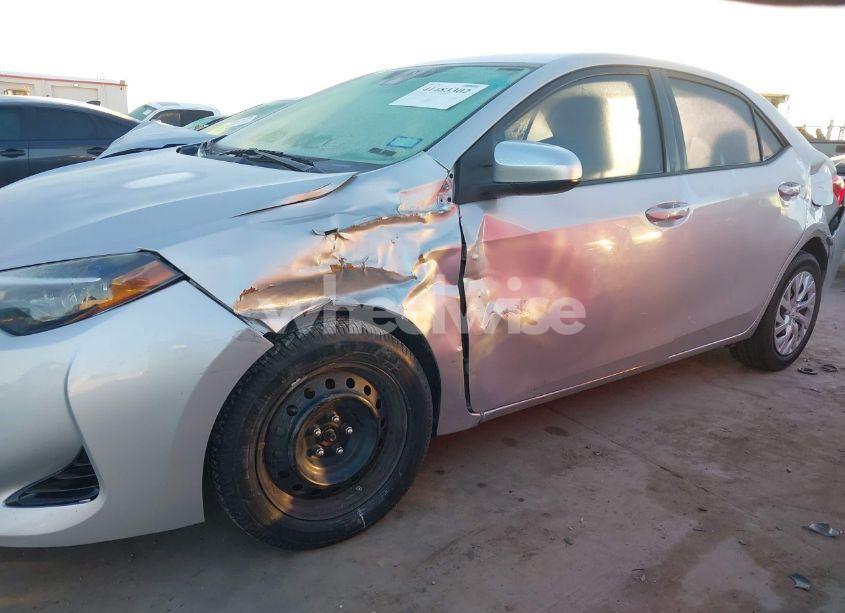 Photo 12 of 2018 Toyota Corolla LE (VIN 5YFBURHE5JP827470)