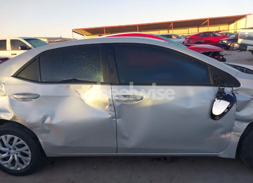 Photo 14 of 2018 Toyota Corolla LE (VIN 5YFBURHE5JP827470)