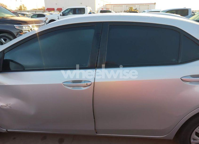 Photo 15 of 2018 Toyota Corolla LE (VIN 5YFBURHE5JP827470)