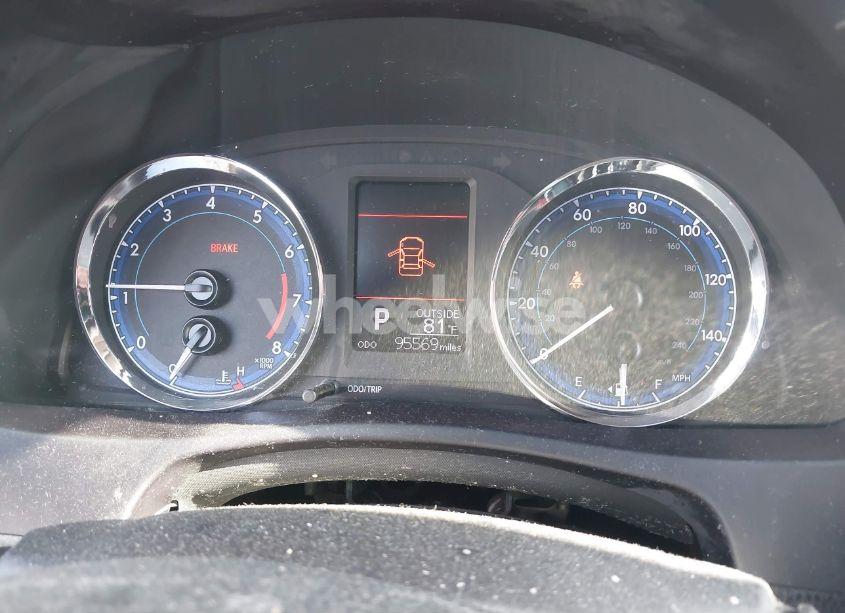 Photo 16 of 2018 Toyota Corolla LE (VIN 5YFBURHE5JP827470)