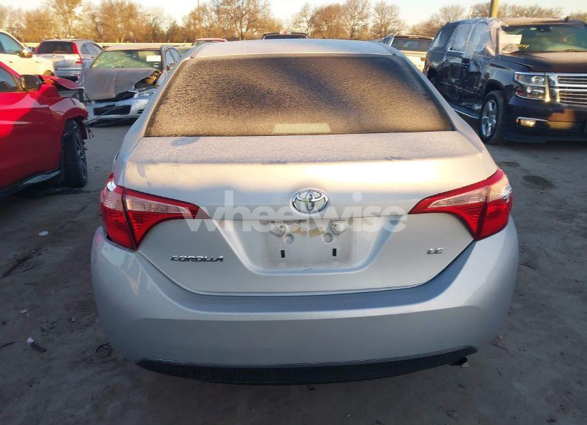 Photo 17 of 2018 Toyota Corolla LE (VIN 5YFBURHE5JP827470)