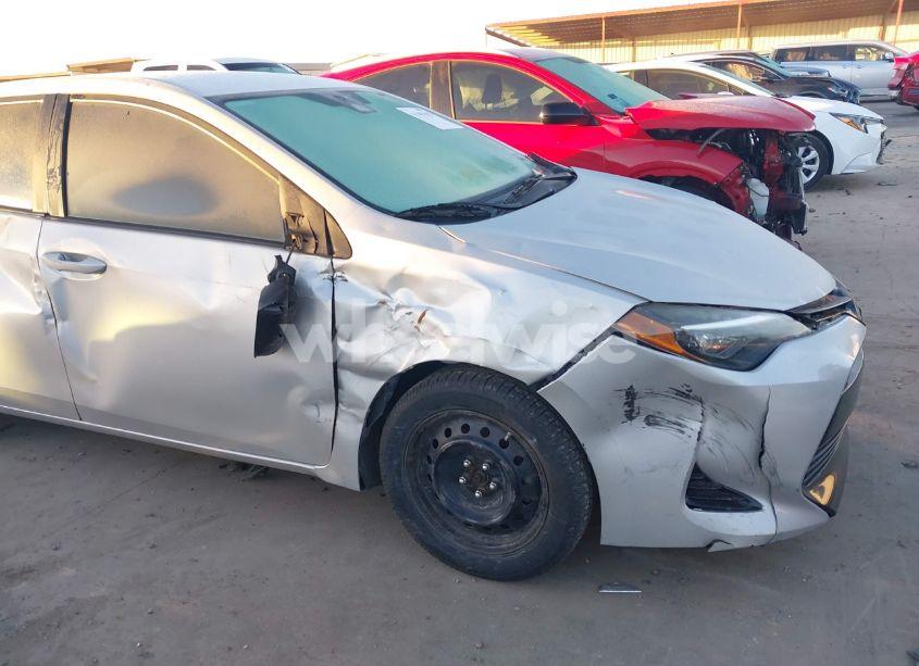 Photo 19 of 2018 Toyota Corolla LE (VIN 5YFBURHE5JP827470)