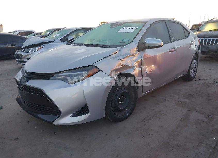 Photo 2 of 2018 Toyota Corolla LE (VIN 5YFBURHE5JP827470)