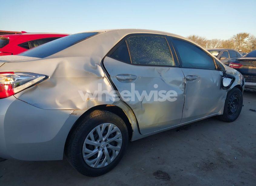 Photo 20 of 2018 Toyota Corolla LE (VIN 5YFBURHE5JP827470)