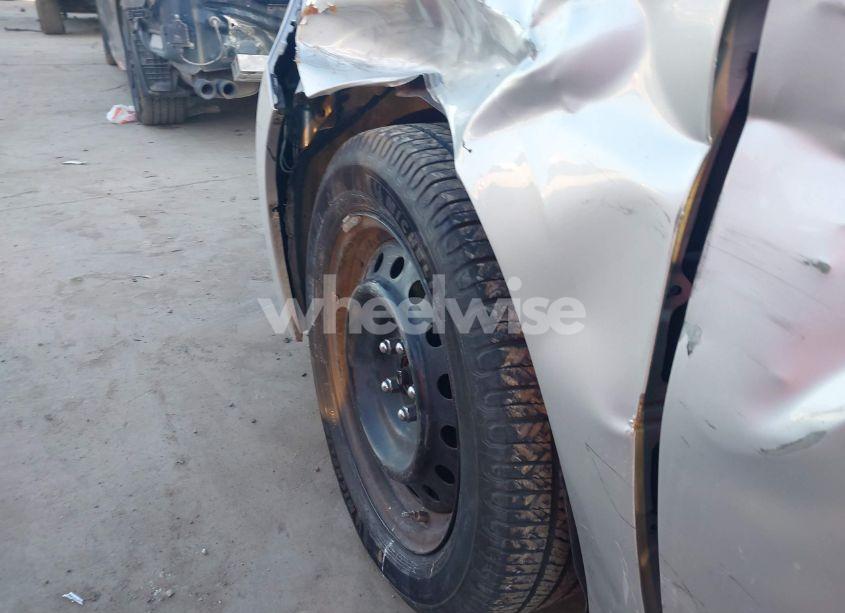 Photo 22 of 2018 Toyota Corolla LE (VIN 5YFBURHE5JP827470)