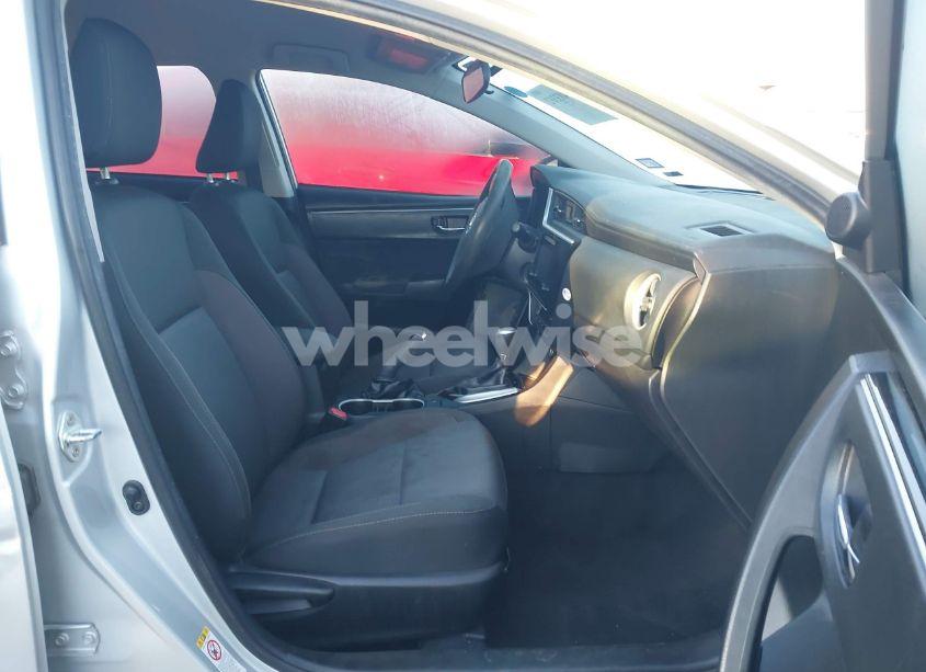 Photo 5 of 2018 Toyota Corolla LE (VIN 5YFBURHE5JP827470)