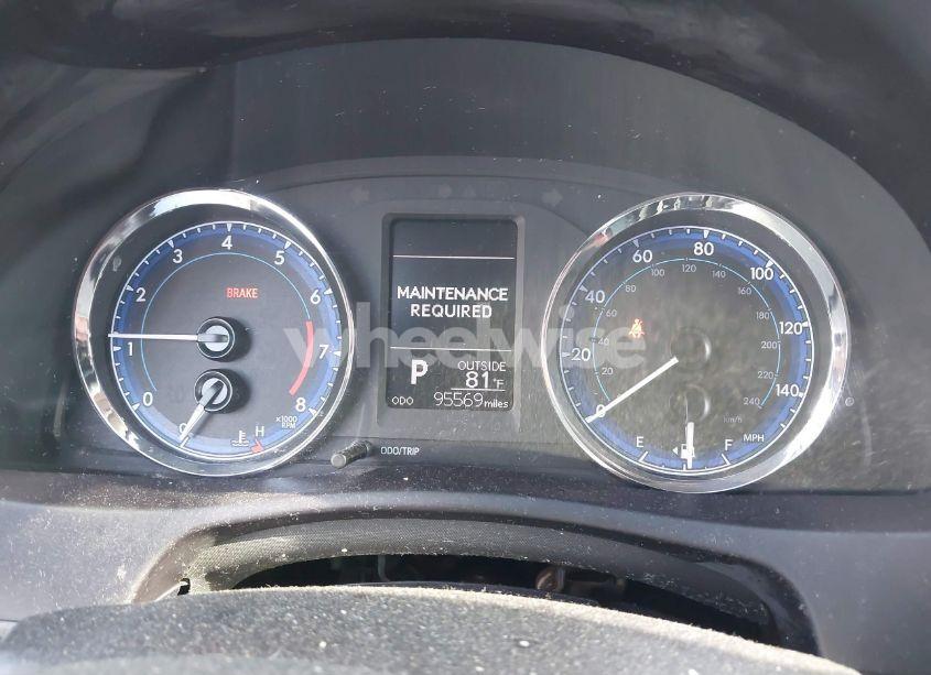 Photo 7 of 2018 Toyota Corolla LE (VIN 5YFBURHE5JP827470)