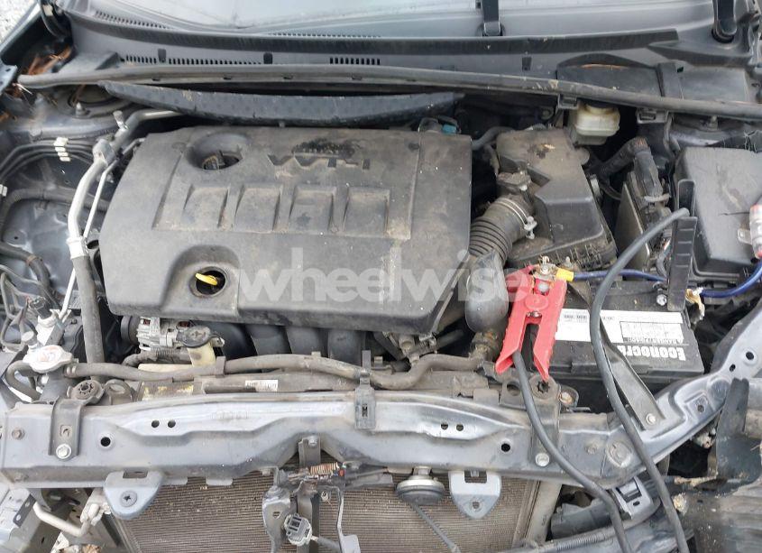 Photo 10 of 2018 Toyota Corolla L/LE/XLE/SE/XSE (VIN 5YFBURHE5JP829428)