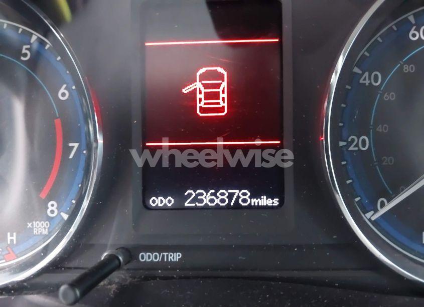 Photo 15 of 2018 Toyota Corolla L/LE/XLE/SE/XSE (VIN 5YFBURHE5JP829428)