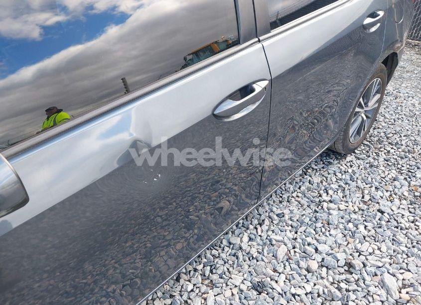 Photo 18 of 2018 Toyota Corolla L/LE/XLE/SE/XSE (VIN 5YFBURHE5JP829428)