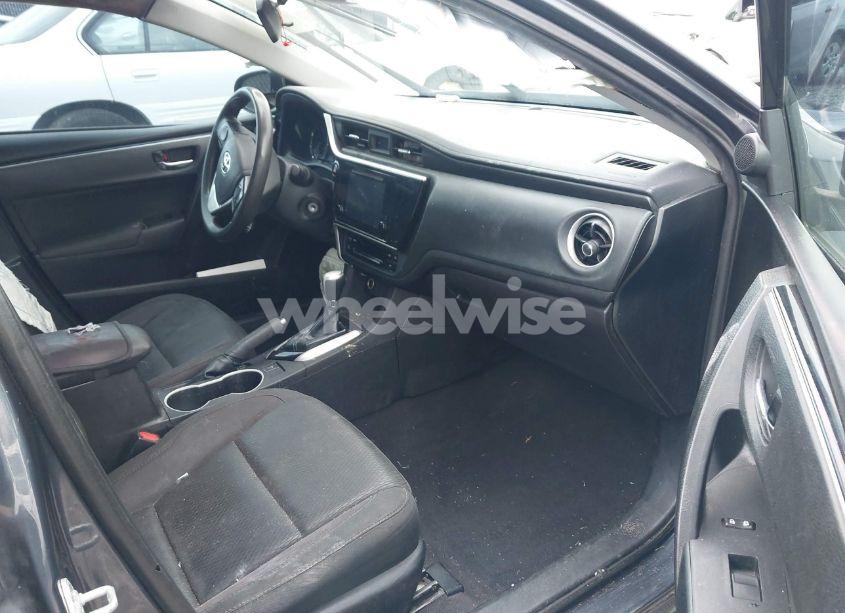 Photo 5 of 2018 Toyota Corolla L/LE/XLE/SE/XSE (VIN 5YFBURHE5JP829428)