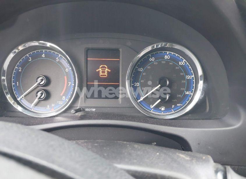 Photo 7 of 2018 Toyota Corolla L/LE/XLE/SE/XSE (VIN 5YFBURHE5JP829428)