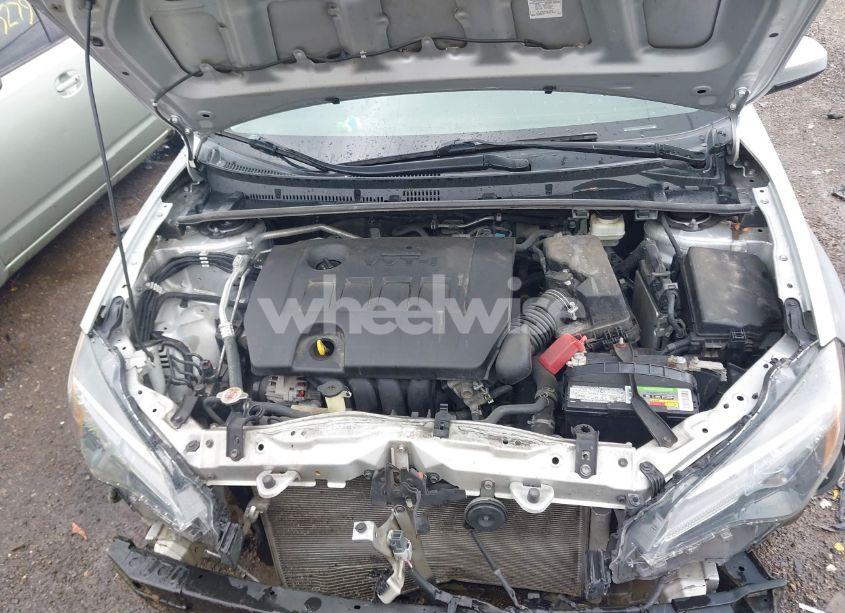 Photo 10 of 2018 Toyota Corolla LE (VIN 5YFBURHE5JP837674)