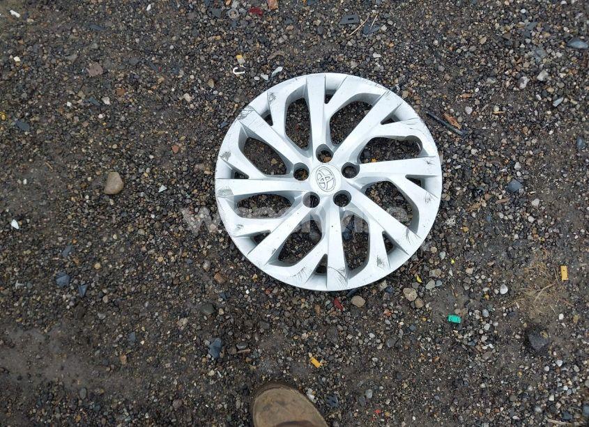 Photo 12 of 2018 Toyota Corolla LE (VIN 5YFBURHE5JP837674)