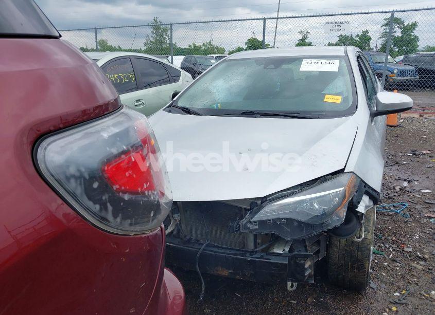 Photo 13 of 2018 Toyota Corolla LE (VIN 5YFBURHE5JP837674)