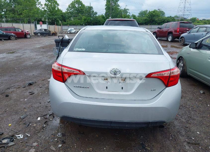 Photo 17 of 2018 Toyota Corolla LE (VIN 5YFBURHE5JP837674)