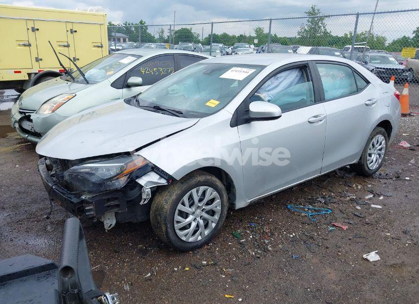 Photo 2 of 2018 Toyota Corolla LE (VIN 5YFBURHE5JP837674)