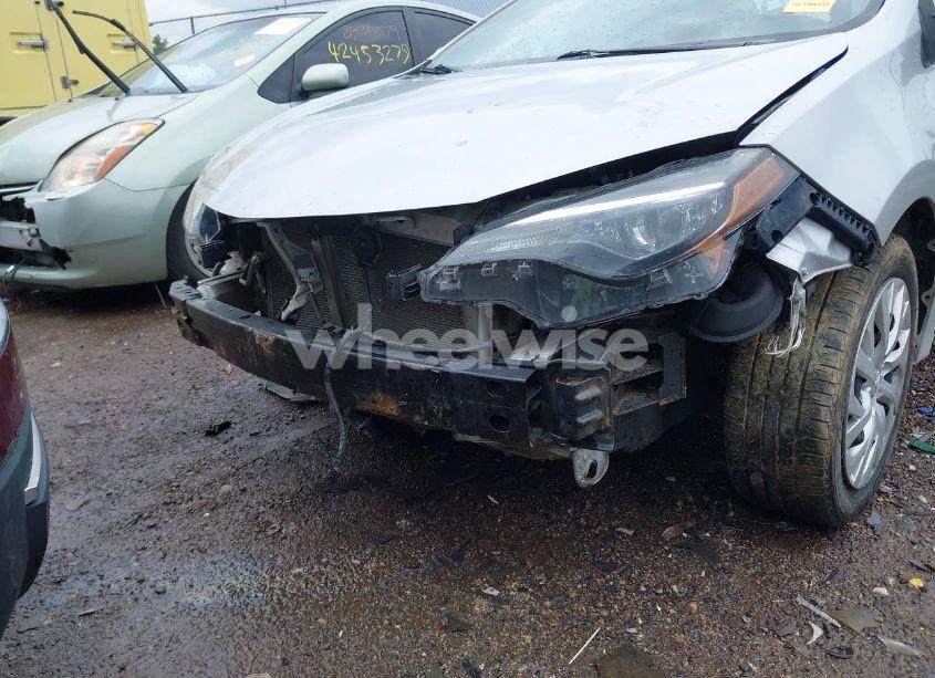 Photo 6 of 2018 Toyota Corolla LE (VIN 5YFBURHE5JP837674)