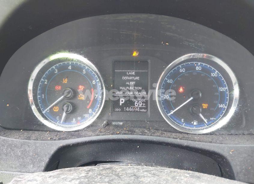 Photo 7 of 2018 Toyota Corolla LE (VIN 5YFBURHE5JP837674)