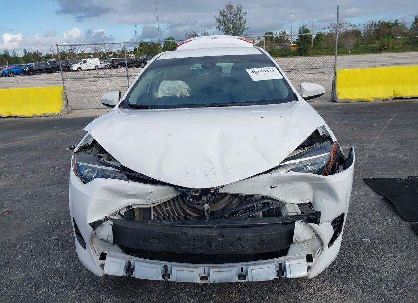Photo 12 of 2018 Toyota Corolla LE (VIN 5YFBURHE5JP841045)