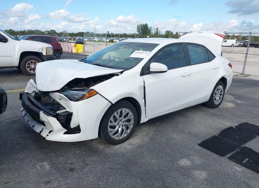 Photo 2 of 2018 Toyota Corolla LE (VIN 5YFBURHE5JP841045)