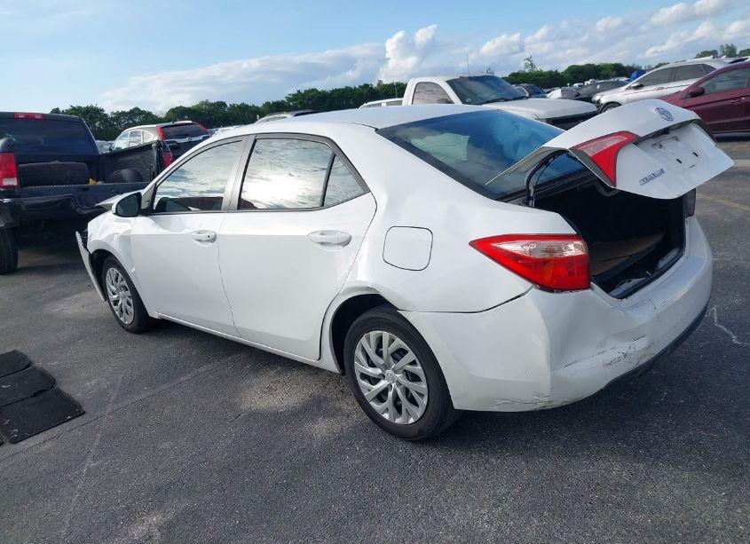 Photo 3 of 2018 Toyota Corolla LE (VIN 5YFBURHE5JP841045)