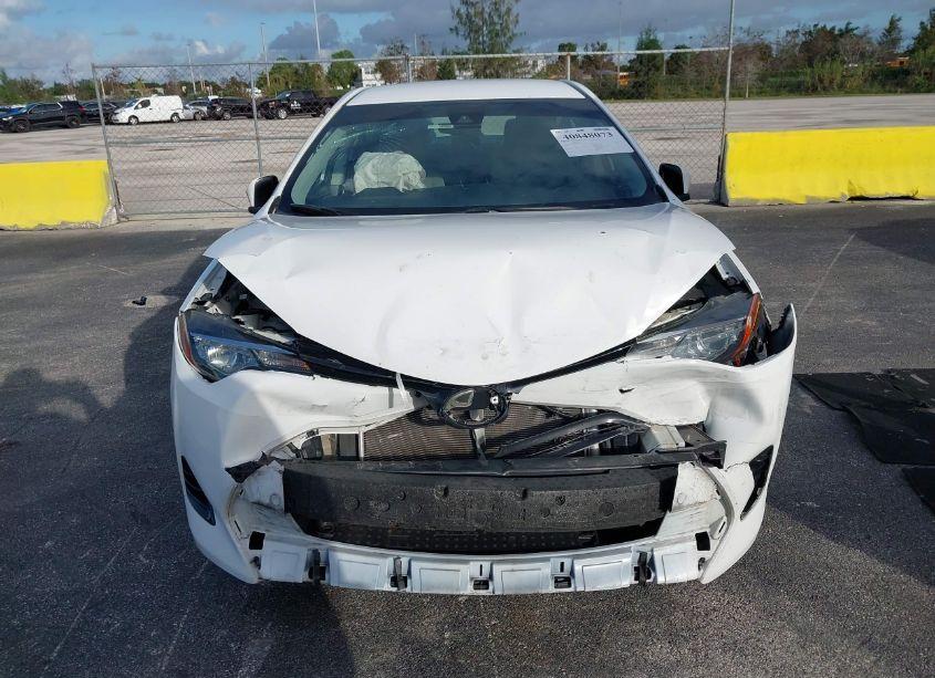 Photo 6 of 2018 Toyota Corolla LE (VIN 5YFBURHE5JP841045)