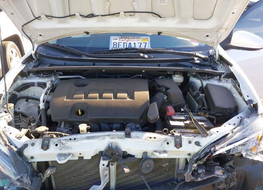 Photo 10 of 2018 Toyota Corolla LE (VIN 5YFBURHE5JP852191)