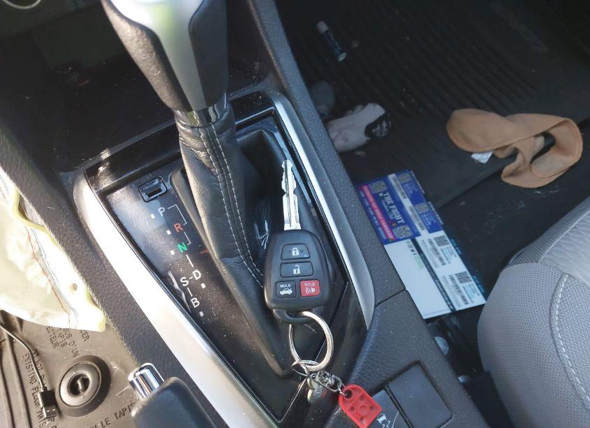 Photo 11 of 2018 Toyota Corolla LE (VIN 5YFBURHE5JP852191)