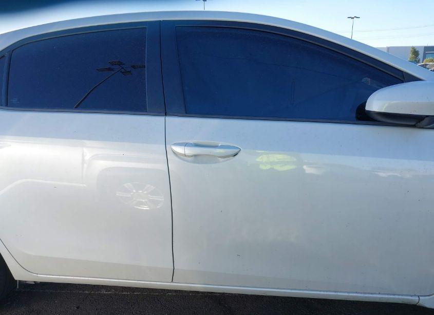 Photo 13 of 2018 Toyota Corolla LE (VIN 5YFBURHE5JP852191)