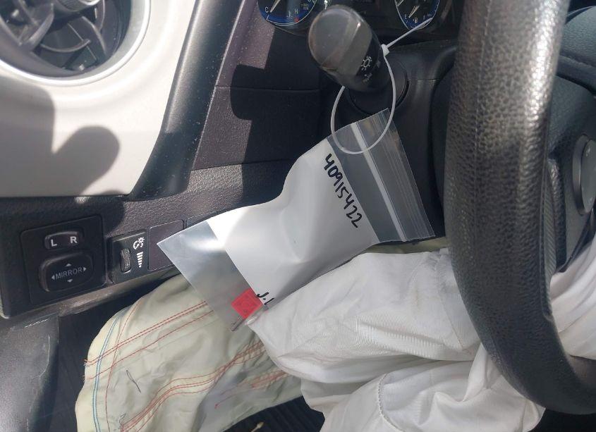 Photo 17 of 2018 Toyota Corolla LE (VIN 5YFBURHE5JP852191)