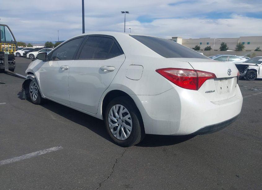 Photo 3 of 2018 Toyota Corolla LE (VIN 5YFBURHE5JP852191)