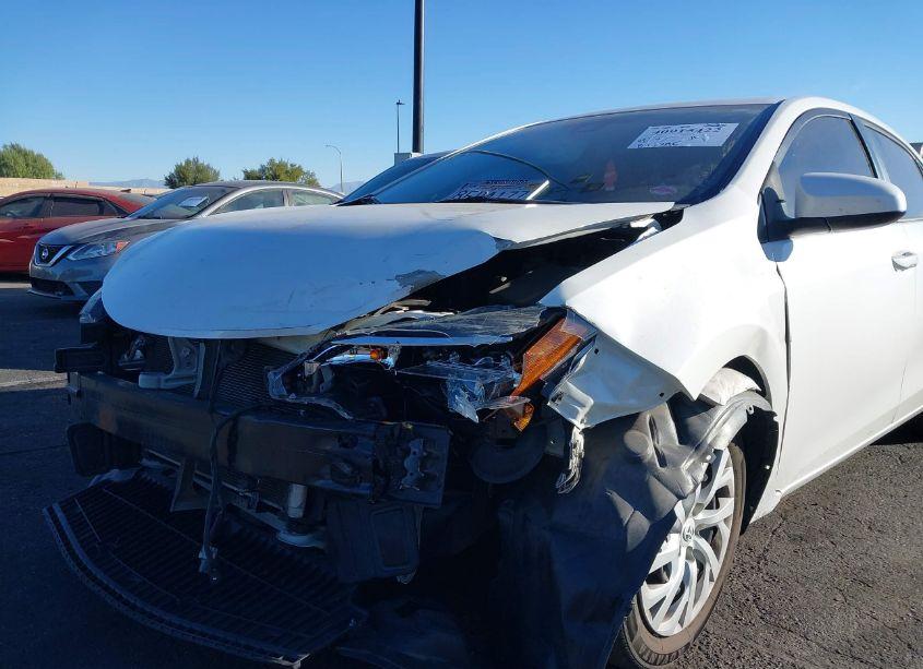 Photo 6 of 2018 Toyota Corolla LE (VIN 5YFBURHE5JP852191)