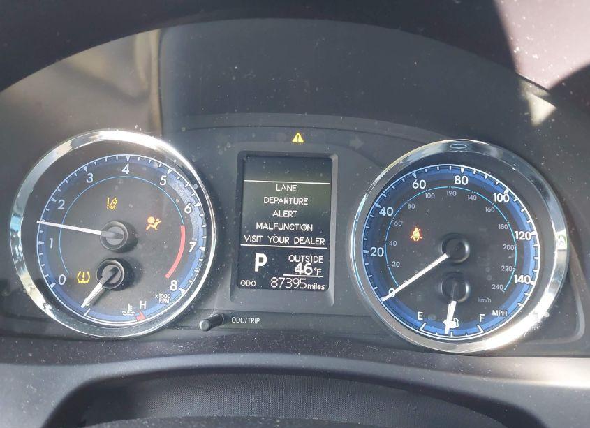 Photo 7 of 2018 Toyota Corolla LE (VIN 5YFBURHE5JP852191)