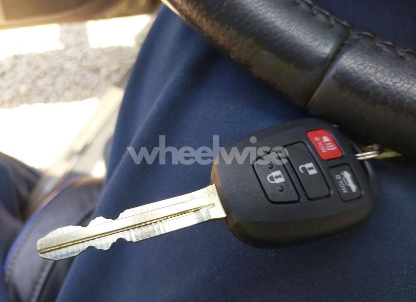 Photo 11 of 2019 Toyota Corolla SE (VIN 5YFBURHE5KP861233)