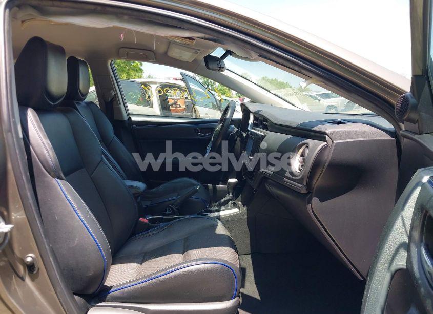 Photo 5 of 2019 Toyota Corolla SE (VIN 5YFBURHE5KP861233)