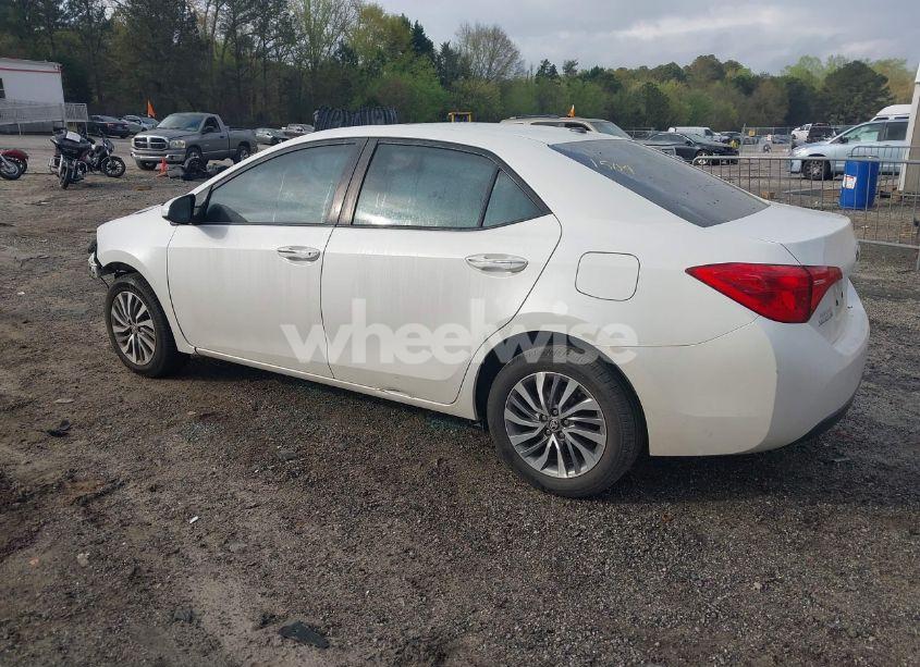 Photo 3 of 2019 Toyota Corolla XLE (VIN 5YFBURHE5KP871504)