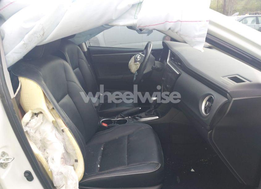 Photo 5 of 2019 Toyota Corolla XLE (VIN 5YFBURHE5KP871504)