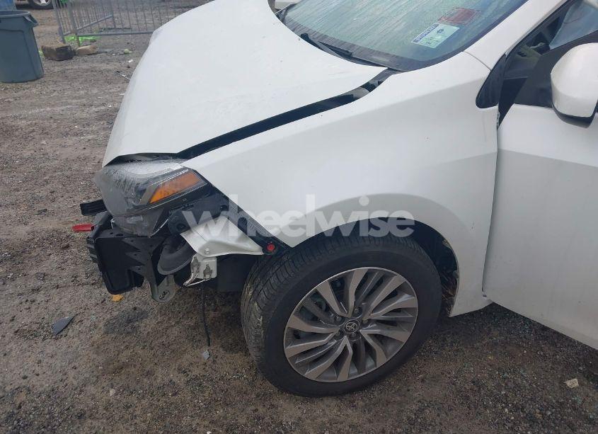 Photo 6 of 2019 Toyota Corolla XLE (VIN 5YFBURHE5KP871504)
