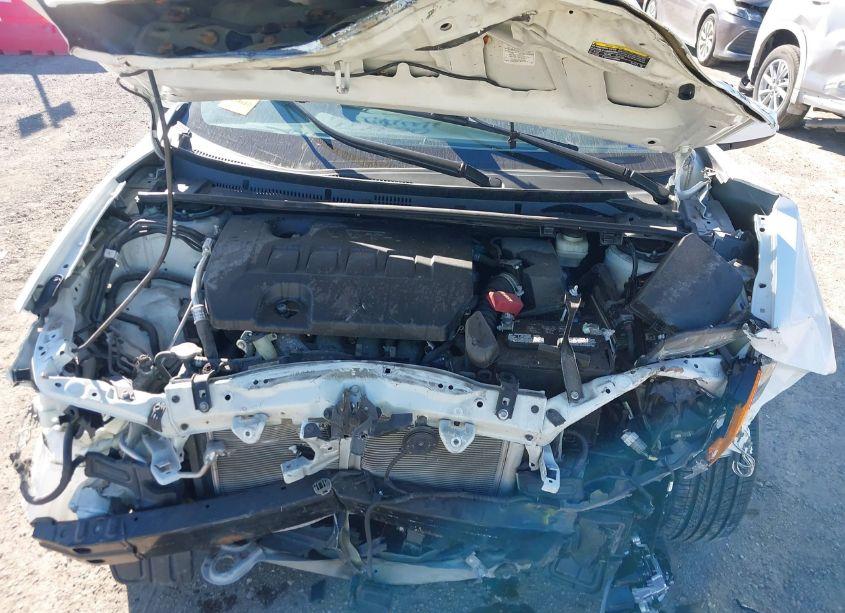 Photo 10 of 2019 Toyota Corolla LE (VIN 5YFBURHE5KP883782)