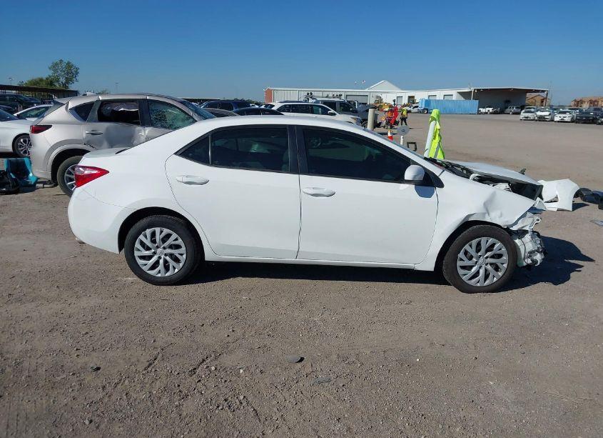 Photo 14 of 2019 Toyota Corolla LE (VIN 5YFBURHE5KP883782)