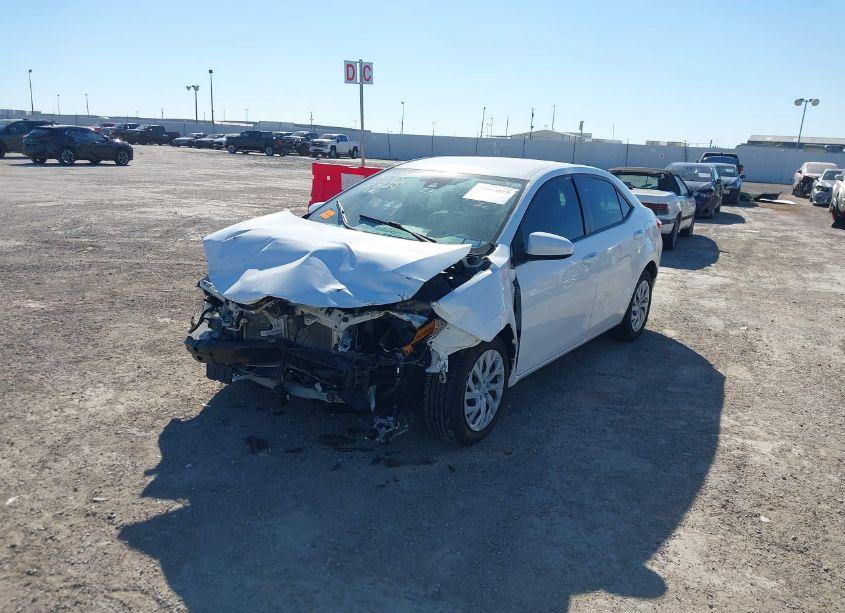 Photo 2 of 2019 Toyota Corolla LE (VIN 5YFBURHE5KP883782)