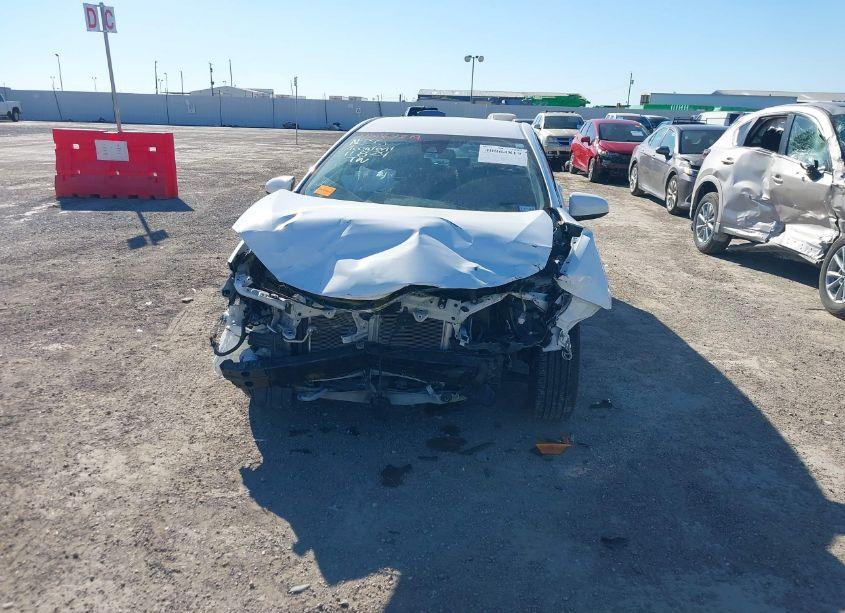 Photo 6 of 2019 Toyota Corolla LE (VIN 5YFBURHE5KP883782)