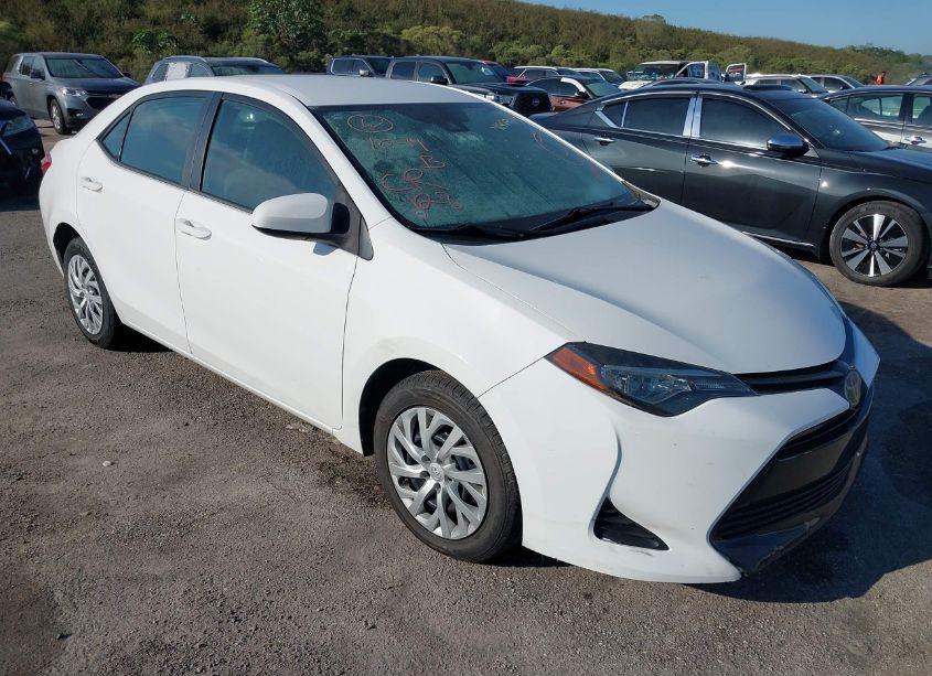 2019 Toyota Corolla LE (VIN 5YFBURHE5KP891915) main photo