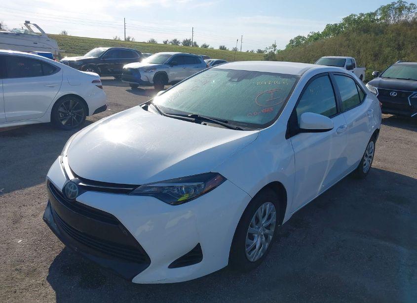 Photo 2 of 2019 Toyota Corolla LE (VIN 5YFBURHE5KP891915)