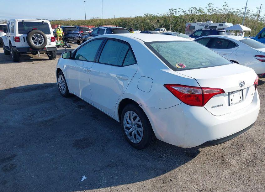 Photo 3 of 2019 Toyota Corolla LE (VIN 5YFBURHE5KP891915)