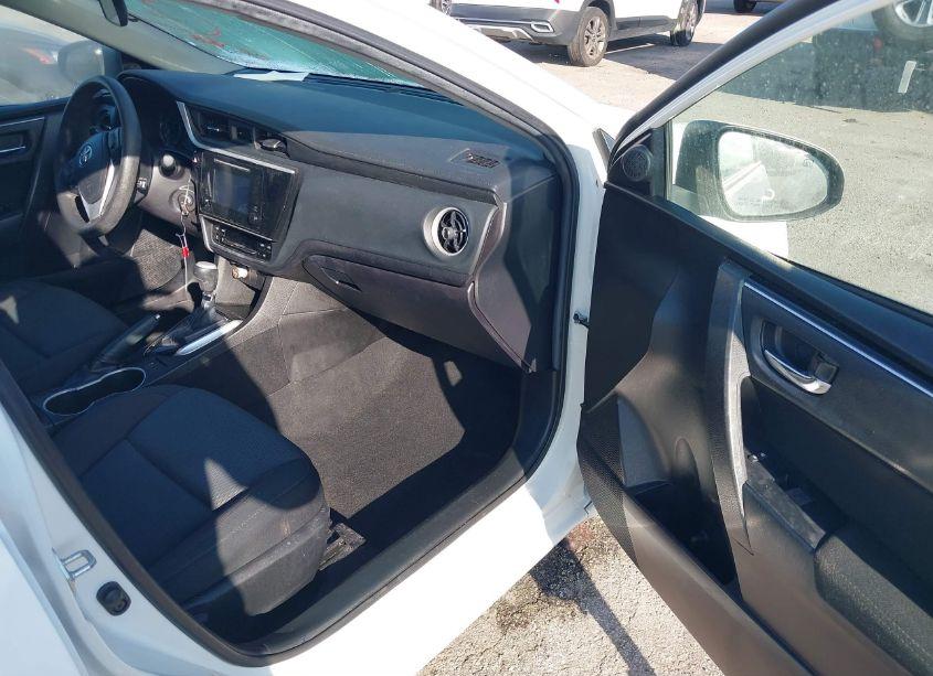 Photo 5 of 2019 Toyota Corolla LE (VIN 5YFBURHE5KP891915)