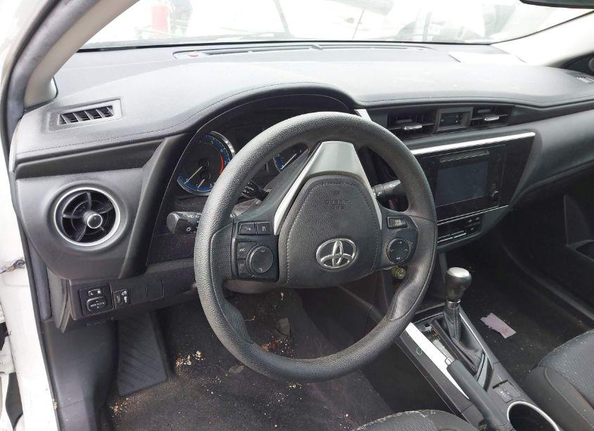 Photo 7 of 2019 Toyota Corolla LE (VIN 5YFBURHE5KP891915)
