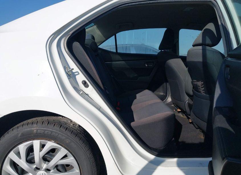 Photo 8 of 2019 Toyota Corolla LE (VIN 5YFBURHE5KP891915)